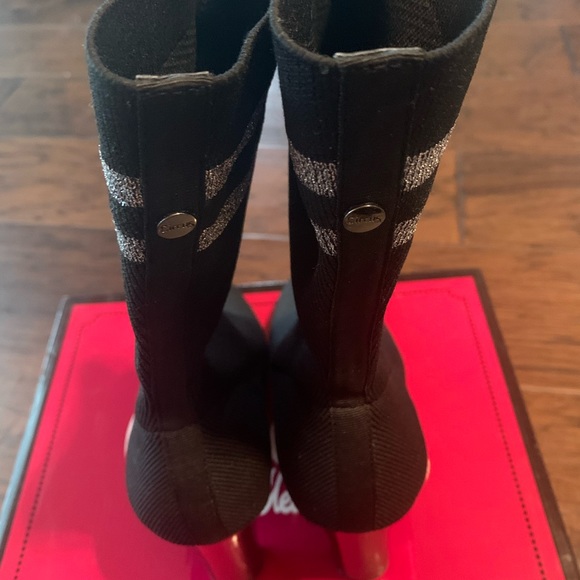Like-New Knit/Sock Boots Stripes - Picture 10 of 11